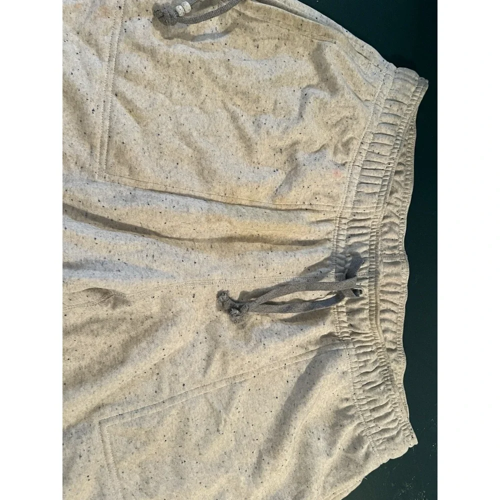 NWT Nike Yoga Training‎ Sweatpants Has Pink Stain Marks Size Large Gray